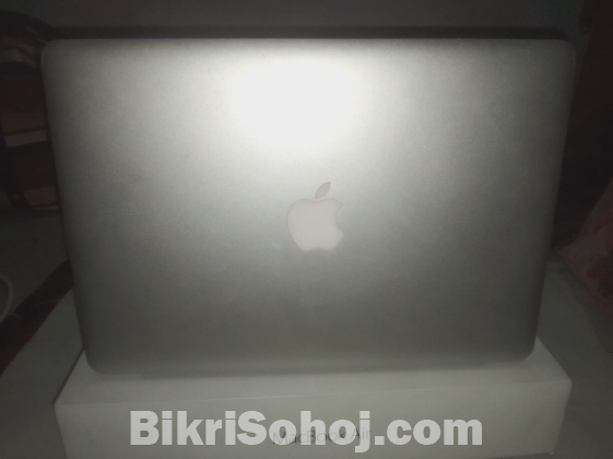 MacBok Air . Version-11.4 dual core i5